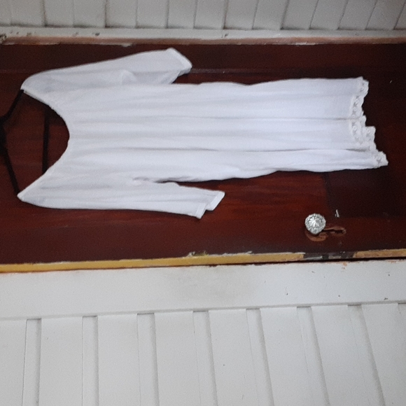 California Grown sz large off shoulder white beach dress lace bottom NWOT - Picture 4 of 4